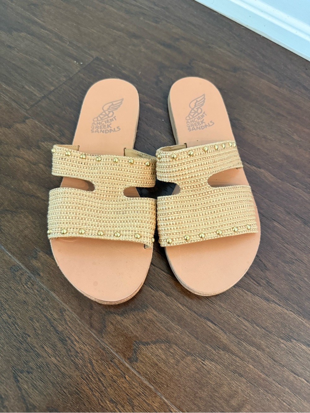 Ancient Greek Sandals Women's Beige Apteros Studded Flat Sandal Shoes 40 NWOT